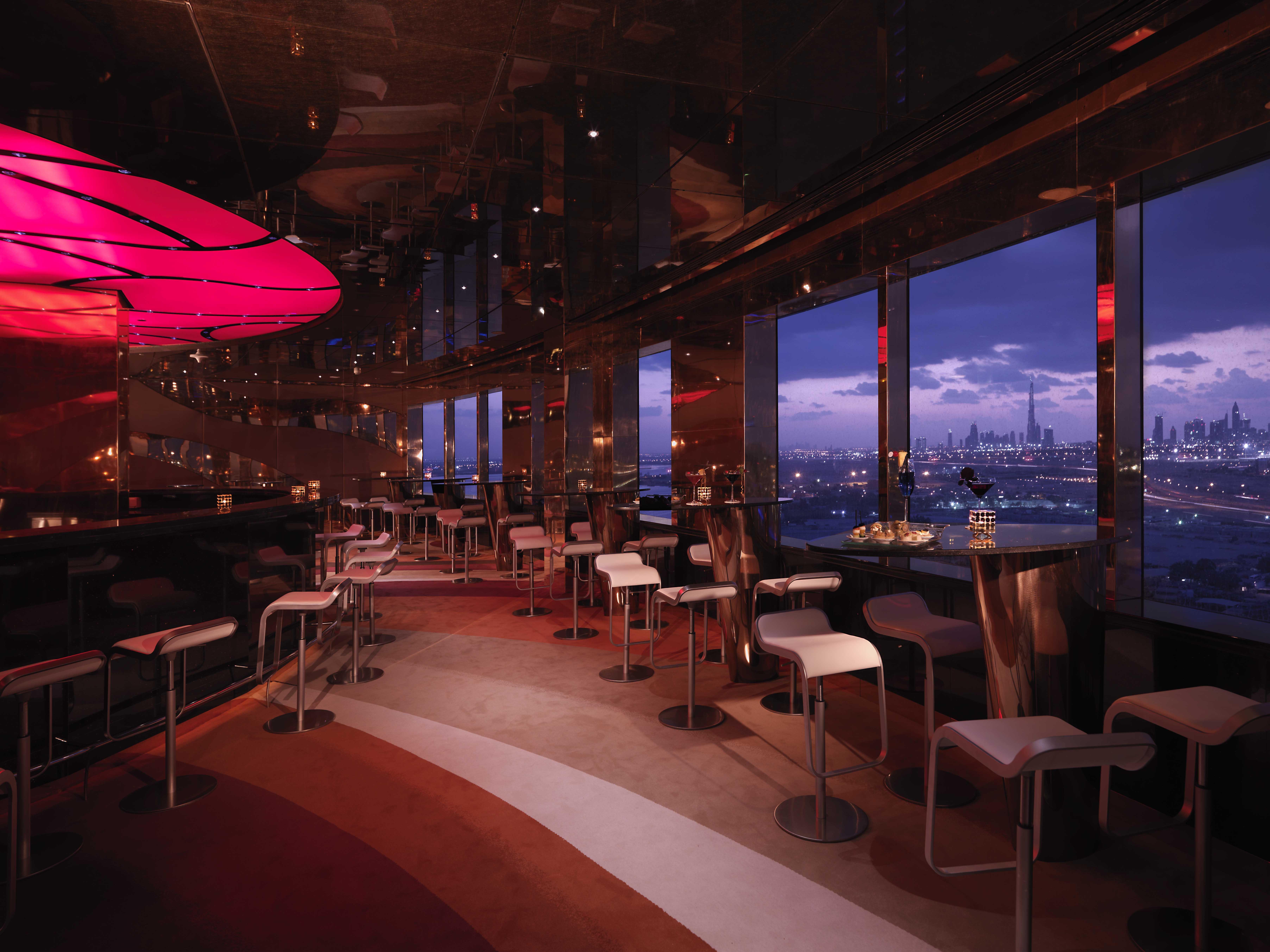 Intercontinental Dubai Festival City By Ihg Restaurant billede The interior of the bar