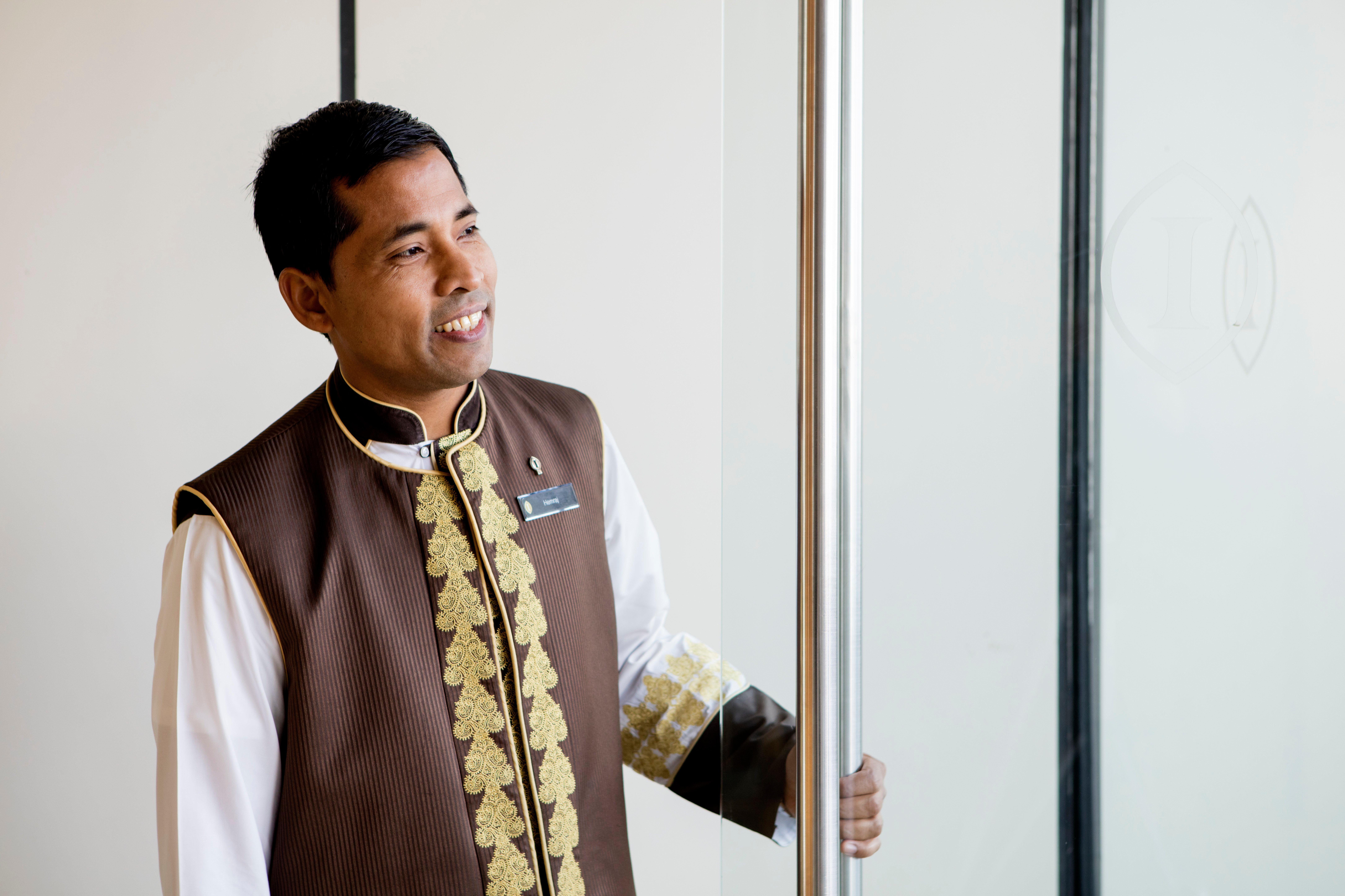 Intercontinental Dubai Festival City By Ihg Eksteriør billede A hotel doorman in Dubai
