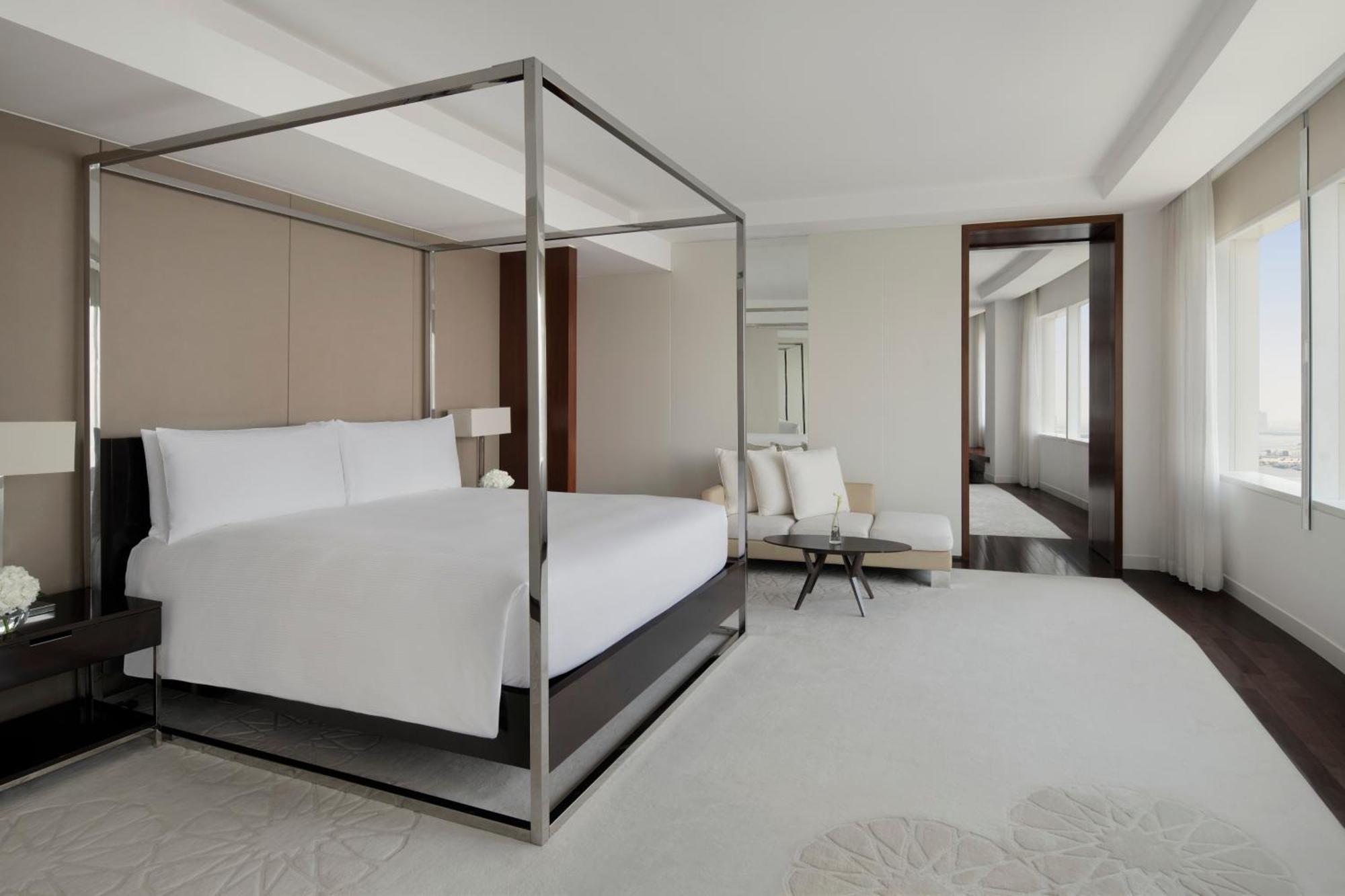 Intercontinental Dubai Festival City By Ihg Eksteriør billede A bedroom at The Ritz-Carlton, Boston