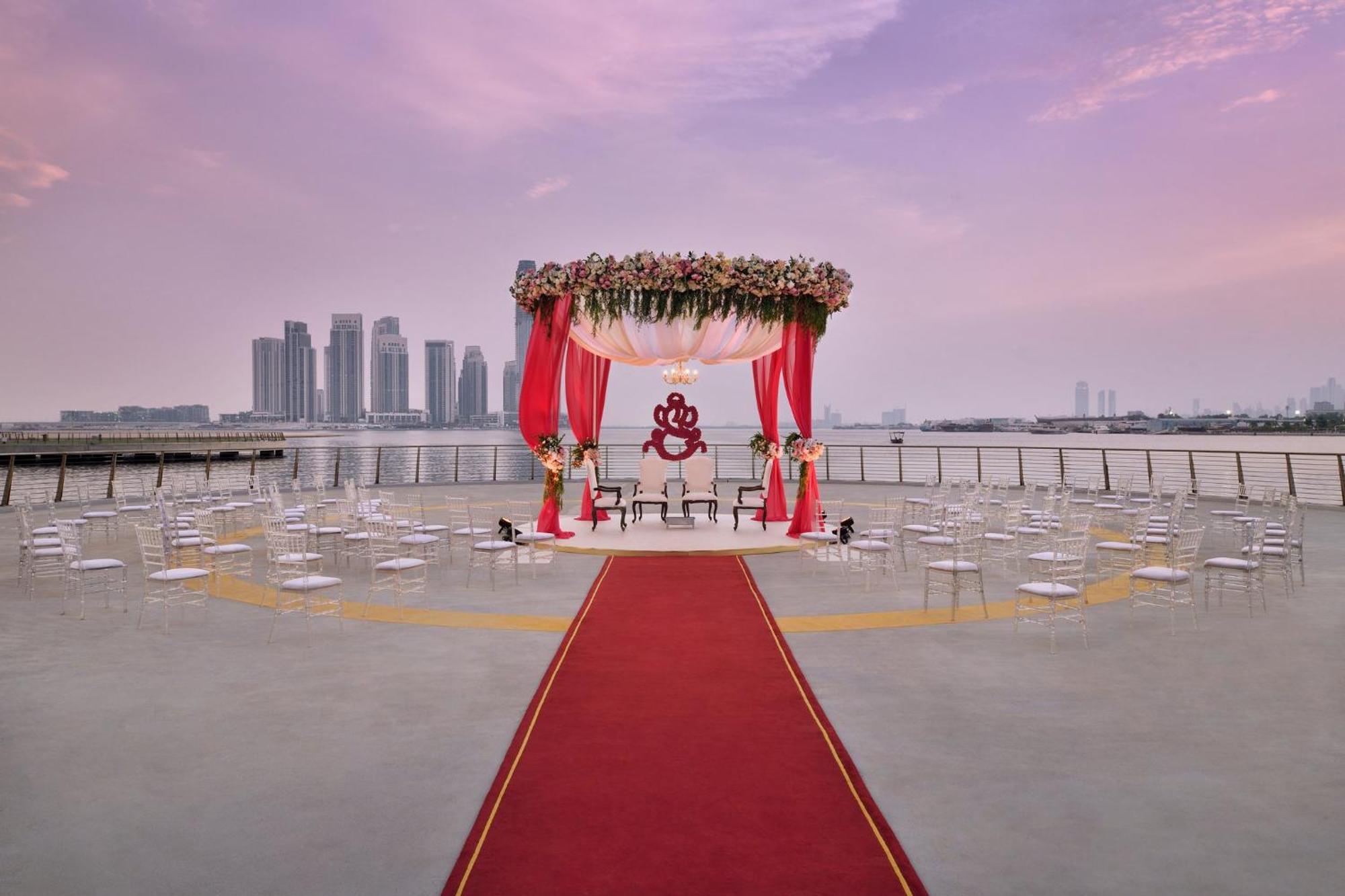 Intercontinental Dubai Festival City By Ihg Eksteriør billede The Wedding Deck