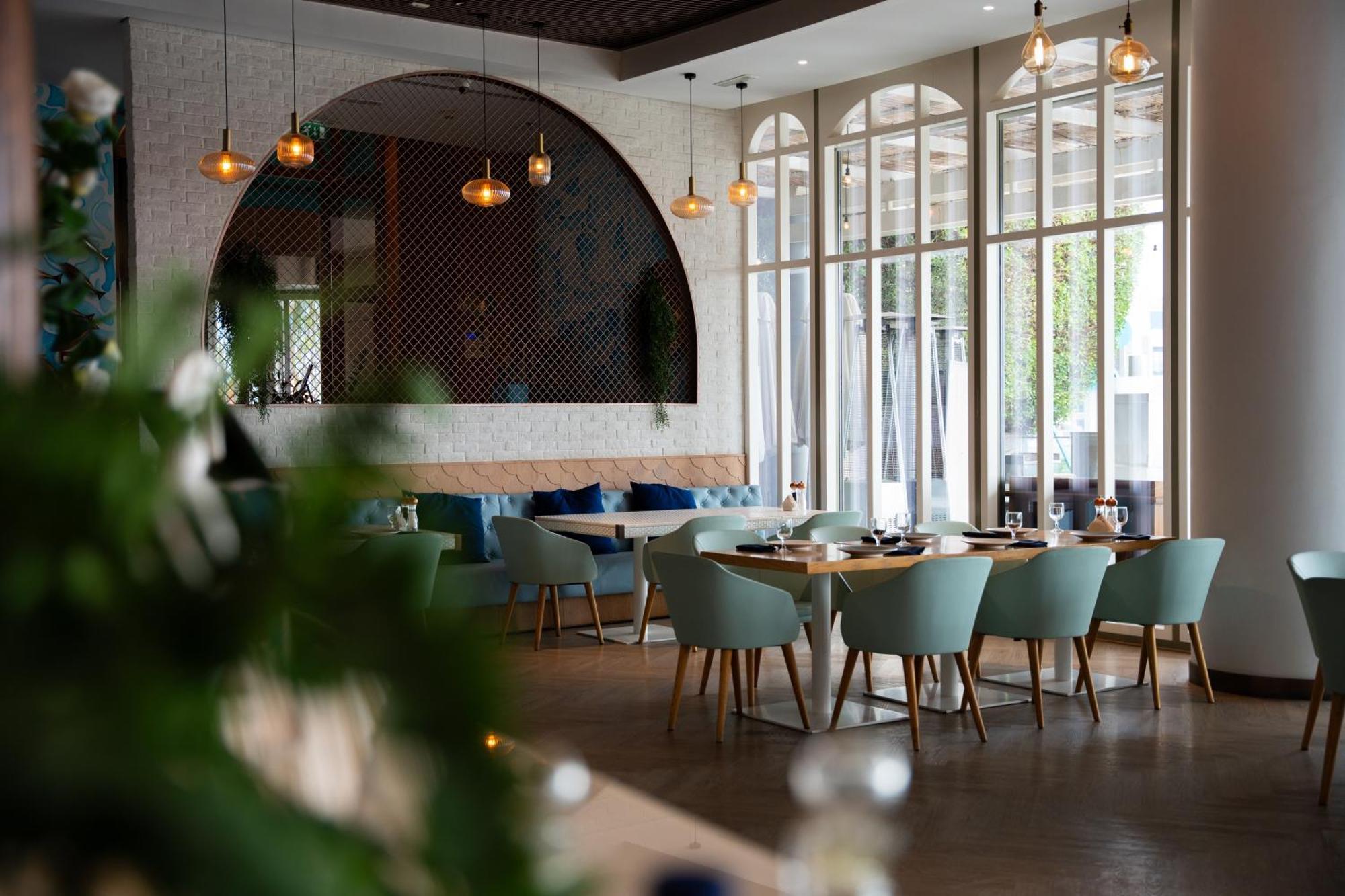 Intercontinental Dubai Festival City By Ihg Eksteriør billede Restaurant interior