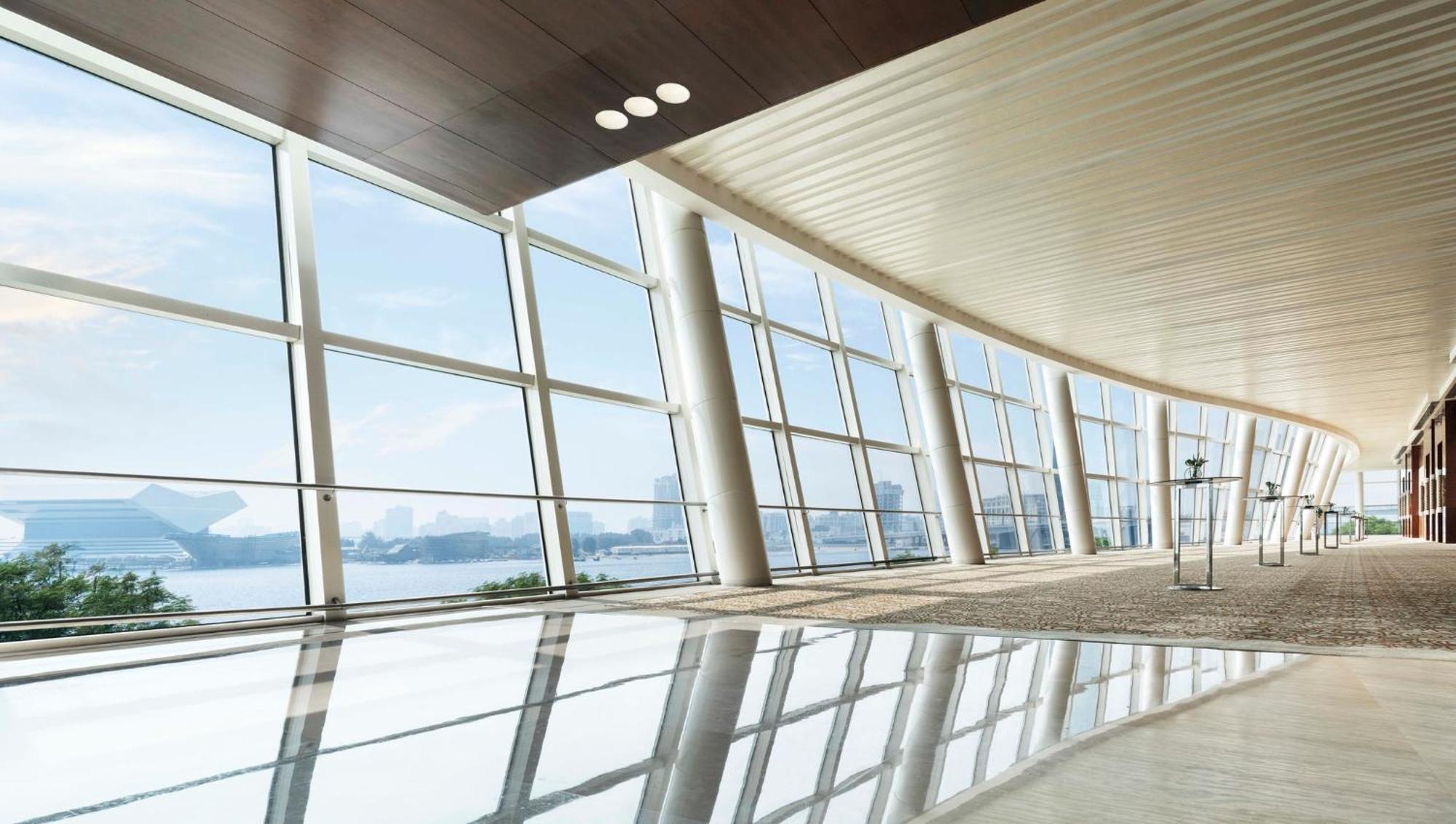 Intercontinental Dubai Festival City By Ihg Eksteriør billede Interior of the Hong Kong Convention and Exhibition Centre